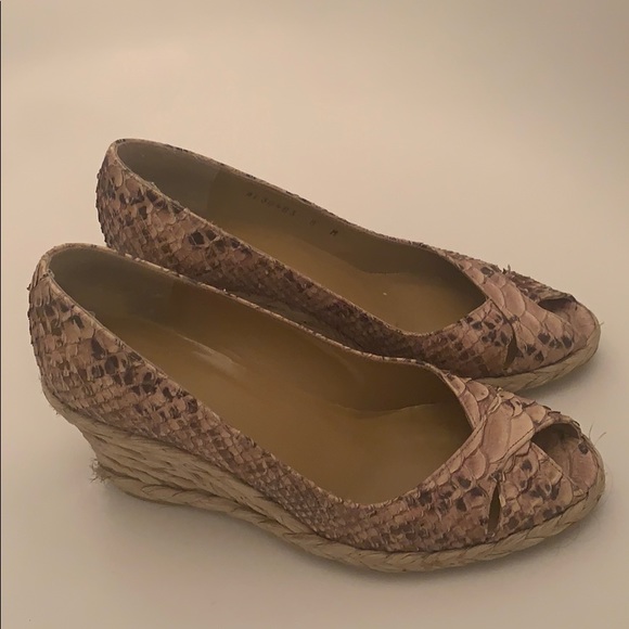 Stuart Weitzman Wedges. Size 8 - Picture 4 of 6